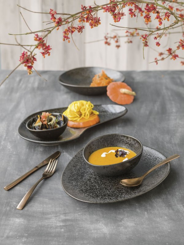 Porzellanserie „Ebony" Teller tief 24,5x23cm (4)